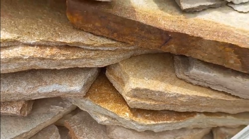 Плитняк златолит жёлтый золотистый для отмостки купить в Верхней Салде