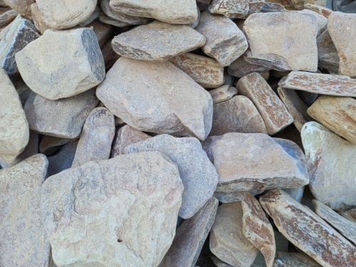 Златолит жёлтый, жёлто-зелёный глыбки и валуны для ланшафтного дизайна купить в Верхней Салде