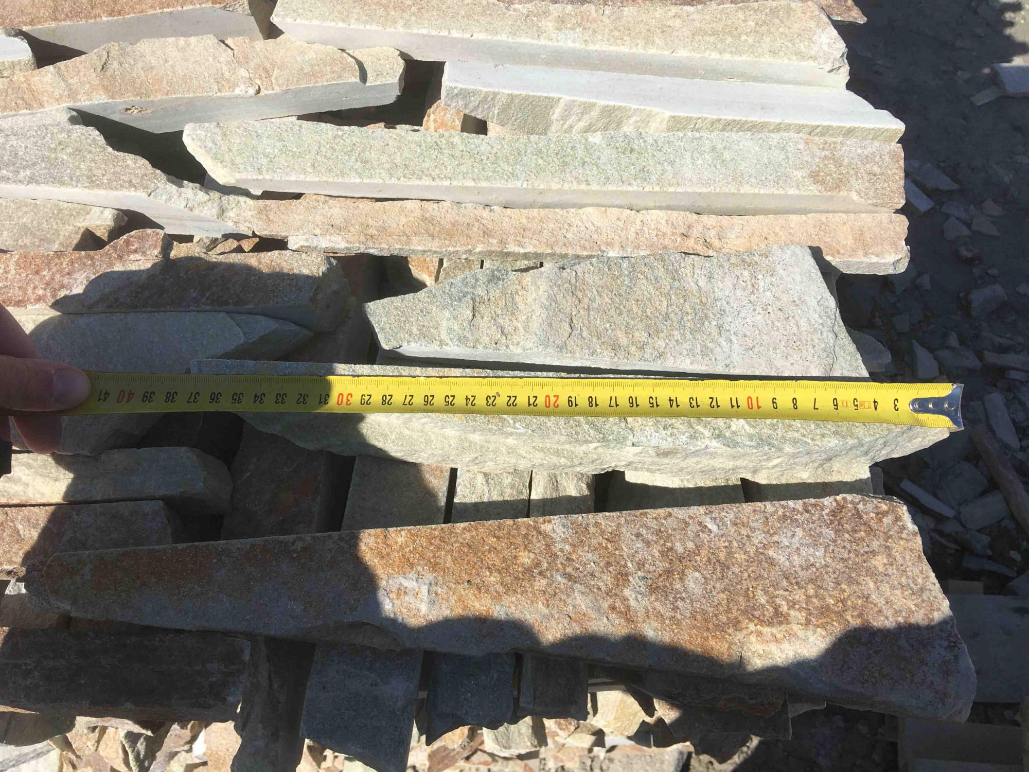 Горбушка златолит золотистый для облицовки купить в Верхней Салде