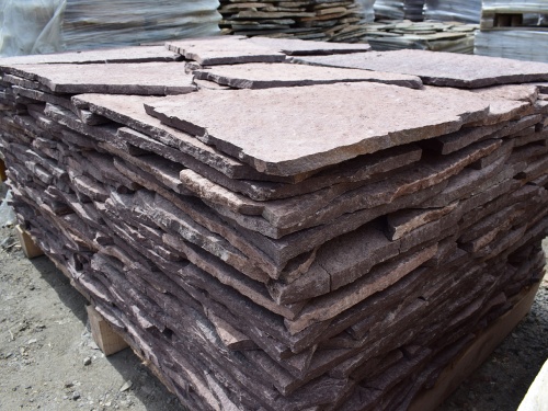 Плитняк лемезит бордовый для облицовки цоколя 20-25 мм  купить в Верхней Салде