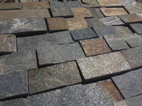 Плитка пилёная златолит Уральский для цоколя, отмостки купить в Верхней Салде