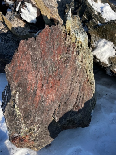 Ландшафтные глыбы красно-фиолетовые 200-1000 килограмм купить в Верхней Салде