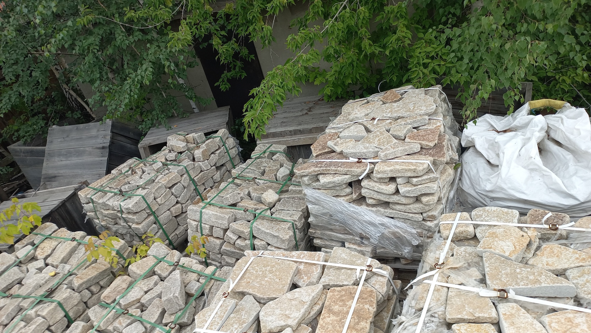 Плитняк гранитный галтованный купить в Верхней Салде