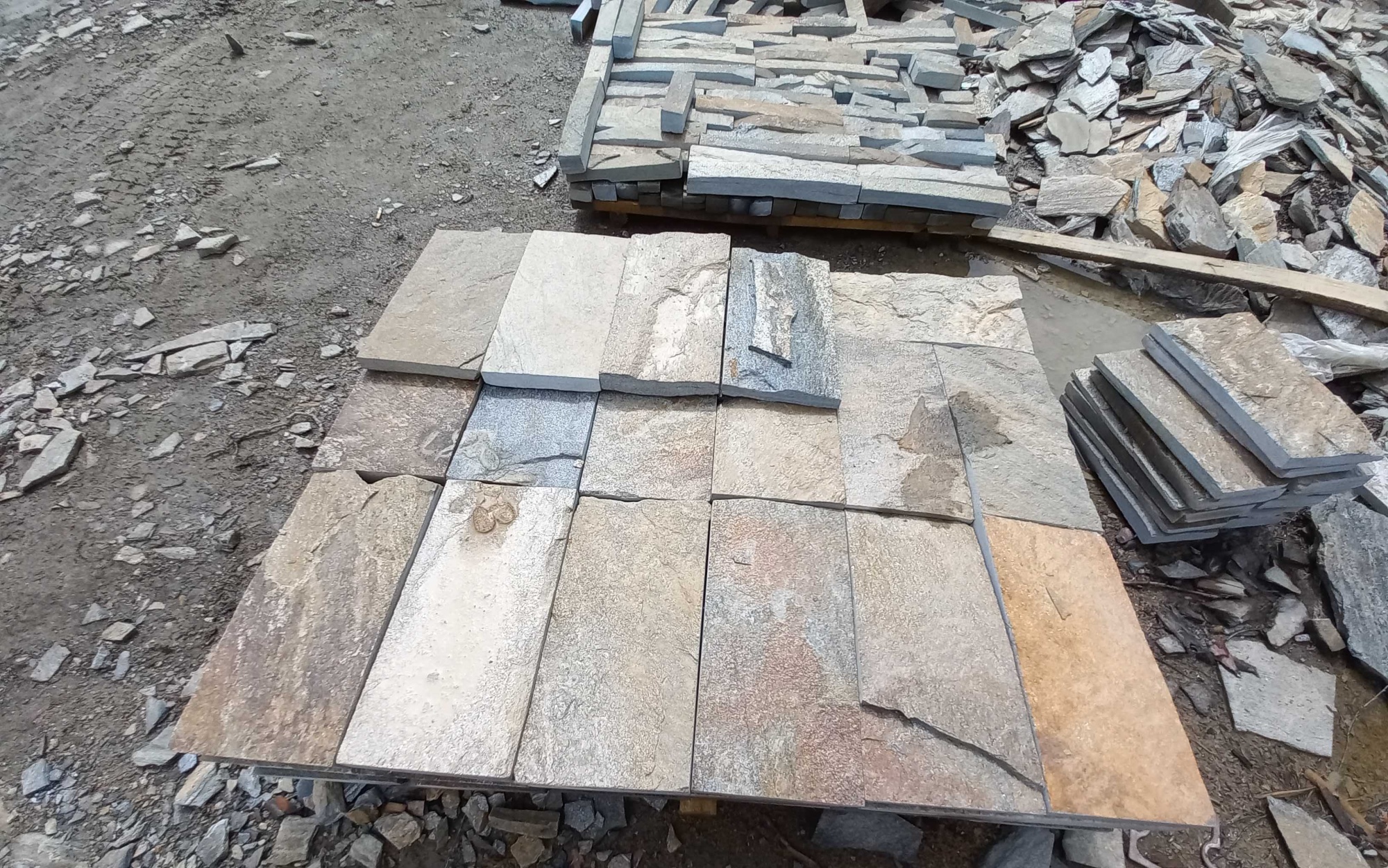 Плитка пилёная златолит Уральский для цоколя, отмостки купить в Верхней Салде