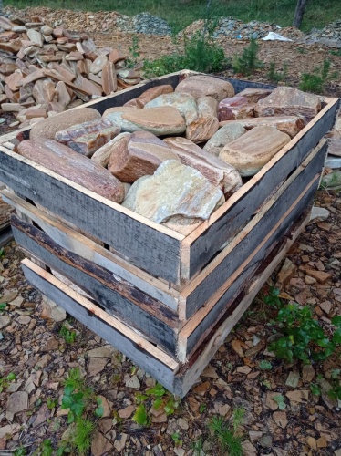 Златолит жёлтый, жёлто-зелёный глыбки и валуны для ланшафтного дизайна купить в Верхней Салде