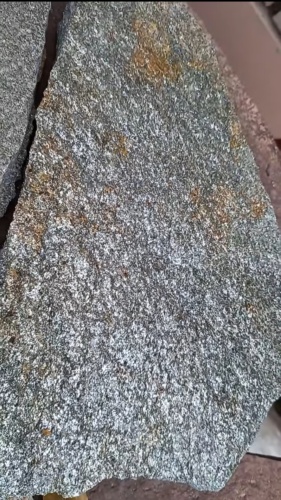 Плитняк златолит серебристый для цоколя, отмостки купить в Верхней Салде