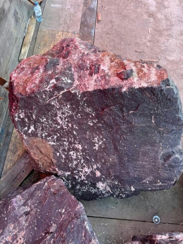 Камни для ландшафтного дизайна красно-фиолетовые 10-60 килограмм купить в Верхней Салде