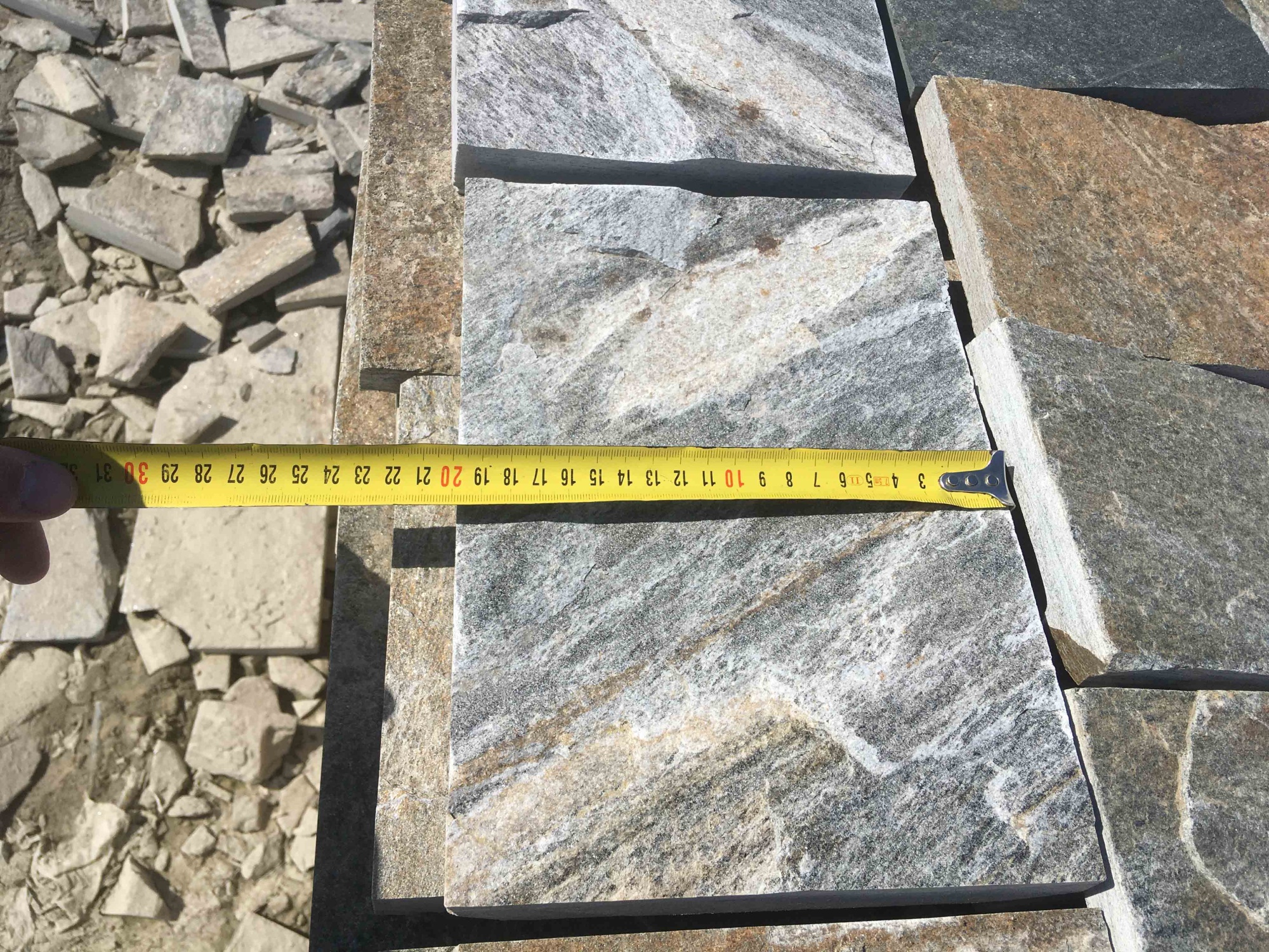 Плитка пилёная златолит Уральский для цоколя, отмостки купить в Верхней Салде