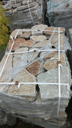 Плитняк галтованный гранитный для ландшафтного дизайна купить в Верхней Салде