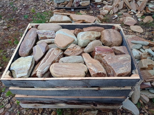 Златолит жёлтый, жёлто-зелёный глыбки и валуны для ланшафтного дизайна купить в Верхней Салде