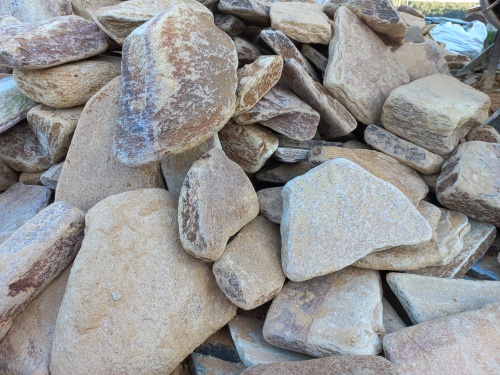 Златолит жёлтый, жёлто-зелёный глыбки и валуны для ланшафтного дизайна купить в Верхней Салде