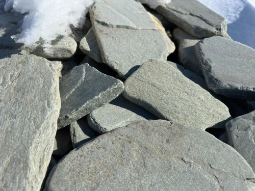 Плитняк златолит зелёный галтованный для цоколя купить в Верхней Салде