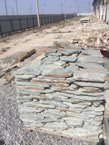 Златолит серебристый галтованный для лестниц купить в Верхней Салде